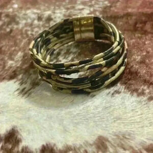 Animal print wrap‎ layer bracelet
